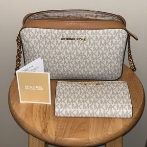 Michael Kors Jet Set Crossbody Wallet Logo Brown